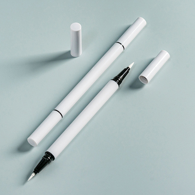 Un buon prezzo. Vuoto 2 in 1 tubo Logo di etichetta privata Black Eyeliner matita Eyeliner personalizzato Liquid Eyeliner Container in linea