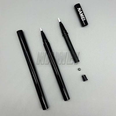 Un buon prezzo. Eyeliner in plastica su misura Imballaggio Eyeliner vuoto Bottiglia Eyeliner privato Logo Eyeliner vuoto Matita in linea