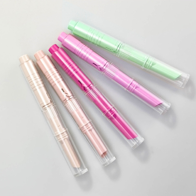 Un buon prezzo. Penna da rossetto senza macchie in movimento con applicatore incorporato in linea