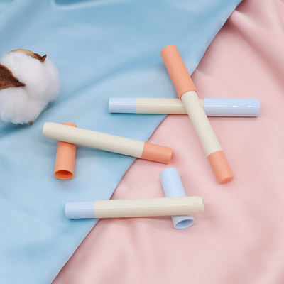 Un buon prezzo. Palette multicolore di concealer e di evidenziatori per tutti i tipi di pelle in linea