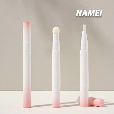 Un buon prezzo. Smudge Proof Plastic Pencil Lipstick Packaging With Applicator in linea