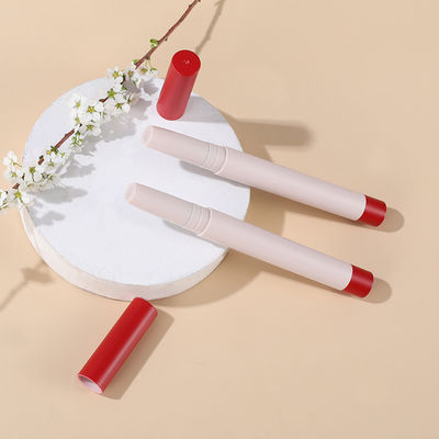 Un buon prezzo. Contenitori di rossetto di plastica rotonda e imballaggio contenitori di balsamo per le labbra matita con cioccolato in linea