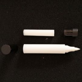 Un buon prezzo. Facile da usare 4ml matita nera per occhi Diversi stili OEM con punta di fibra in linea
