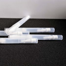 Un buon prezzo. Pp Materiale Gloss delle labbra matita colore trasparente 121.5 * 15.9mm Servizio OEM in linea